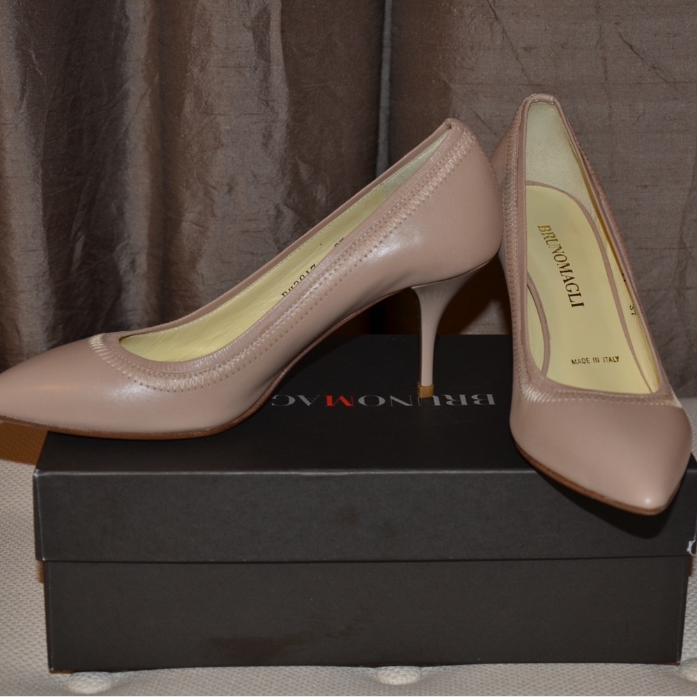 Bruno Magli Tan Heels Classic Design
